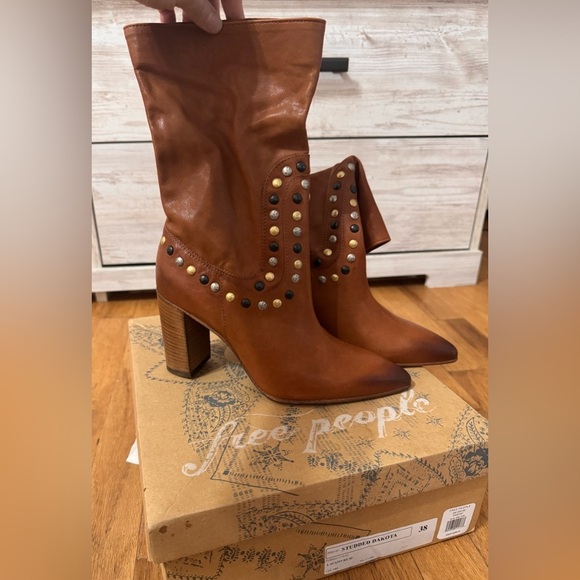 FREE PEOPLE DAKOTA HEEL STUDDED LEATHER WESTERN BOOTS - ROUND TOE - Picture 6 of 12